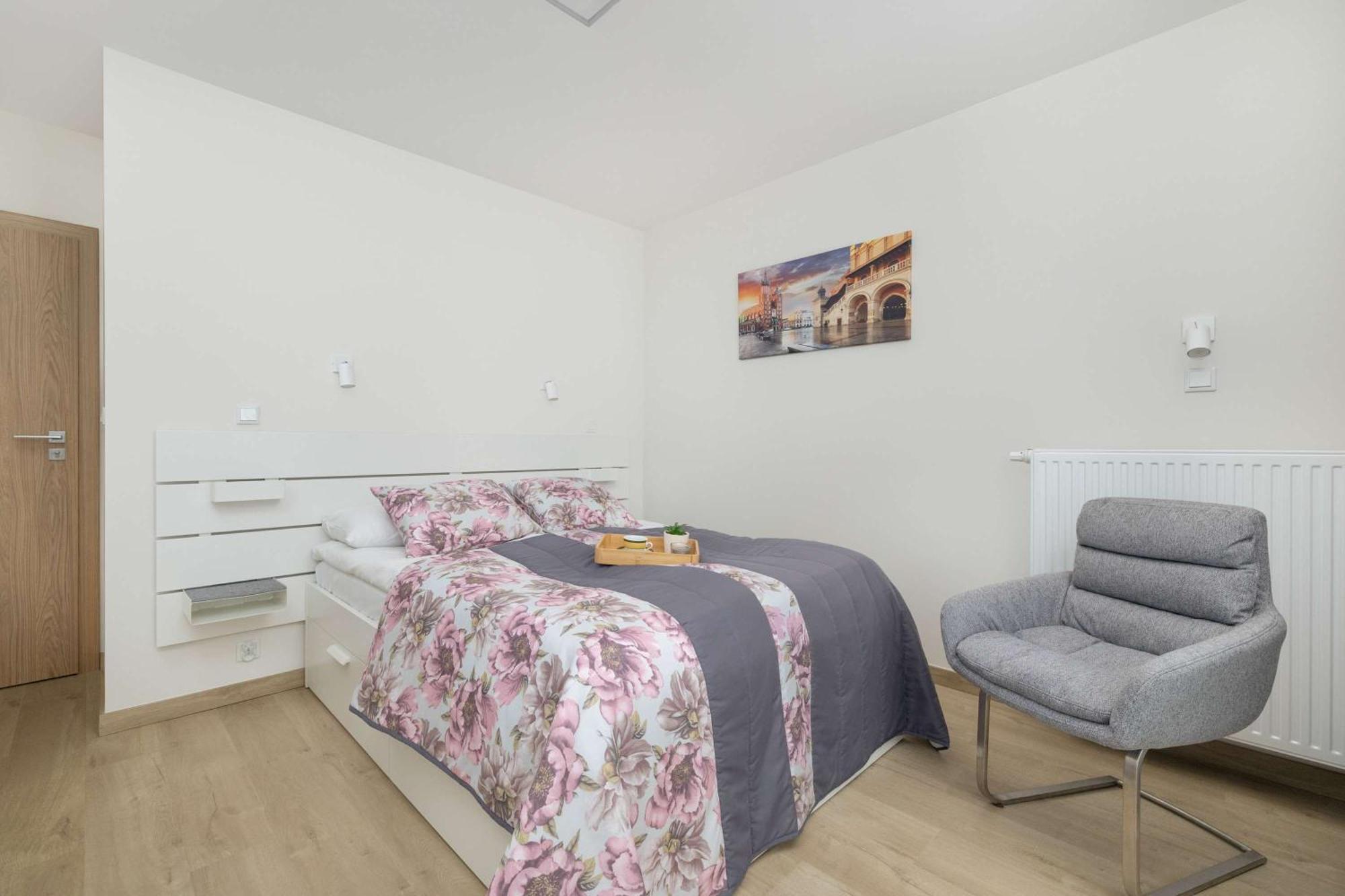 Cozy Apartments Laszkiewicza With Parking By Noclegi Renters Krakow Bagian luar foto