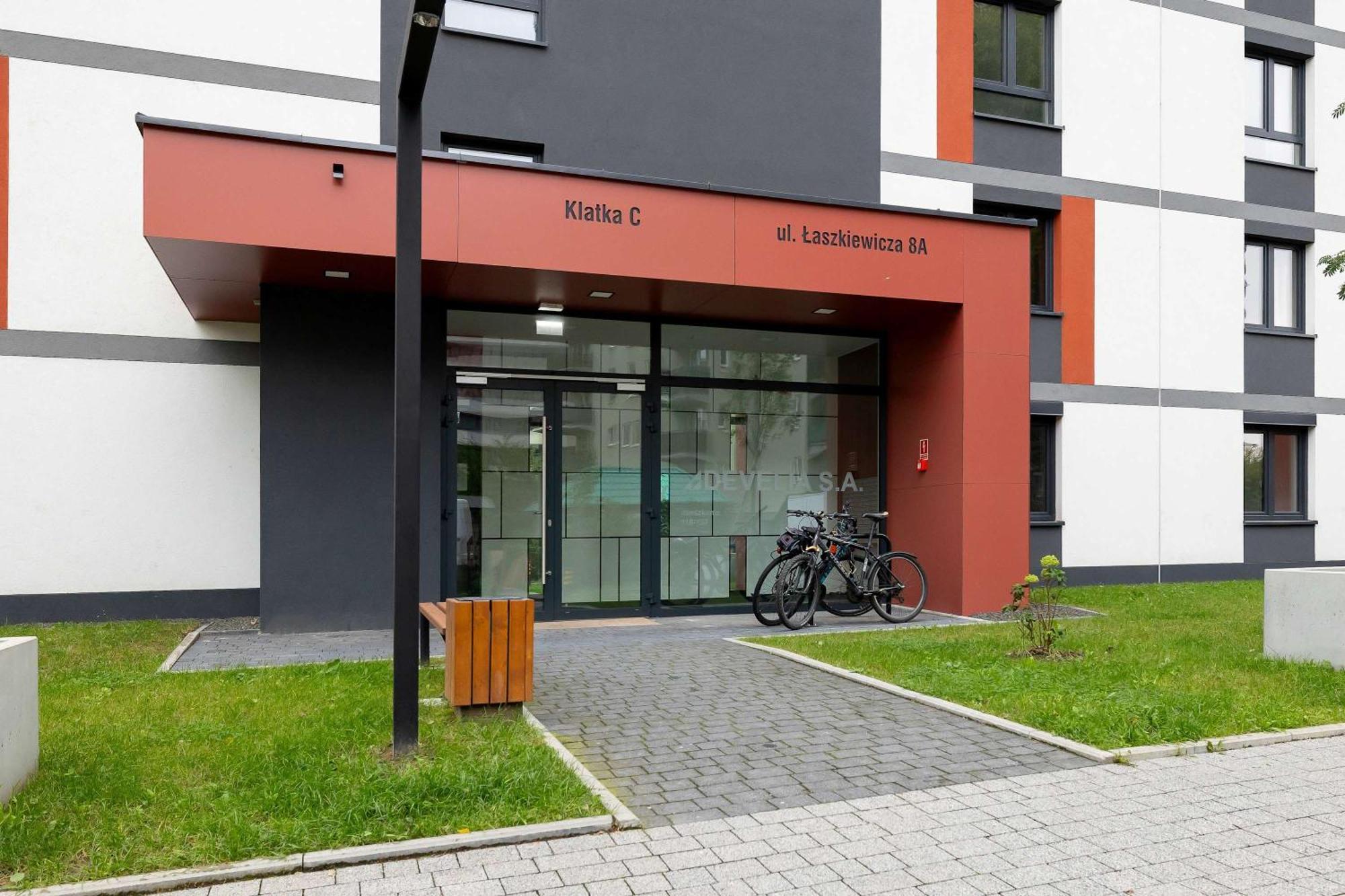 Cozy Apartments Laszkiewicza With Parking By Noclegi Renters Krakow Bagian luar foto