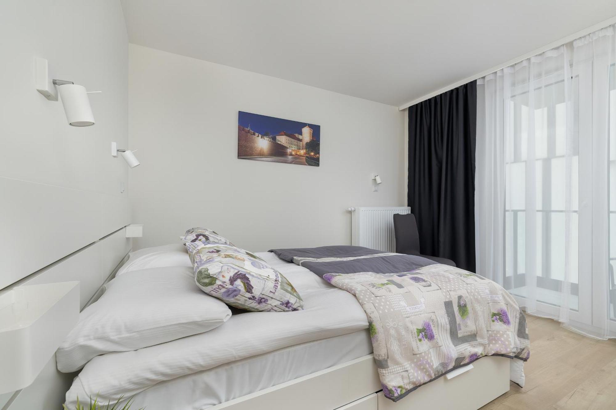 Cozy Apartments Laszkiewicza With Parking By Noclegi Renters Krakow Bagian luar foto