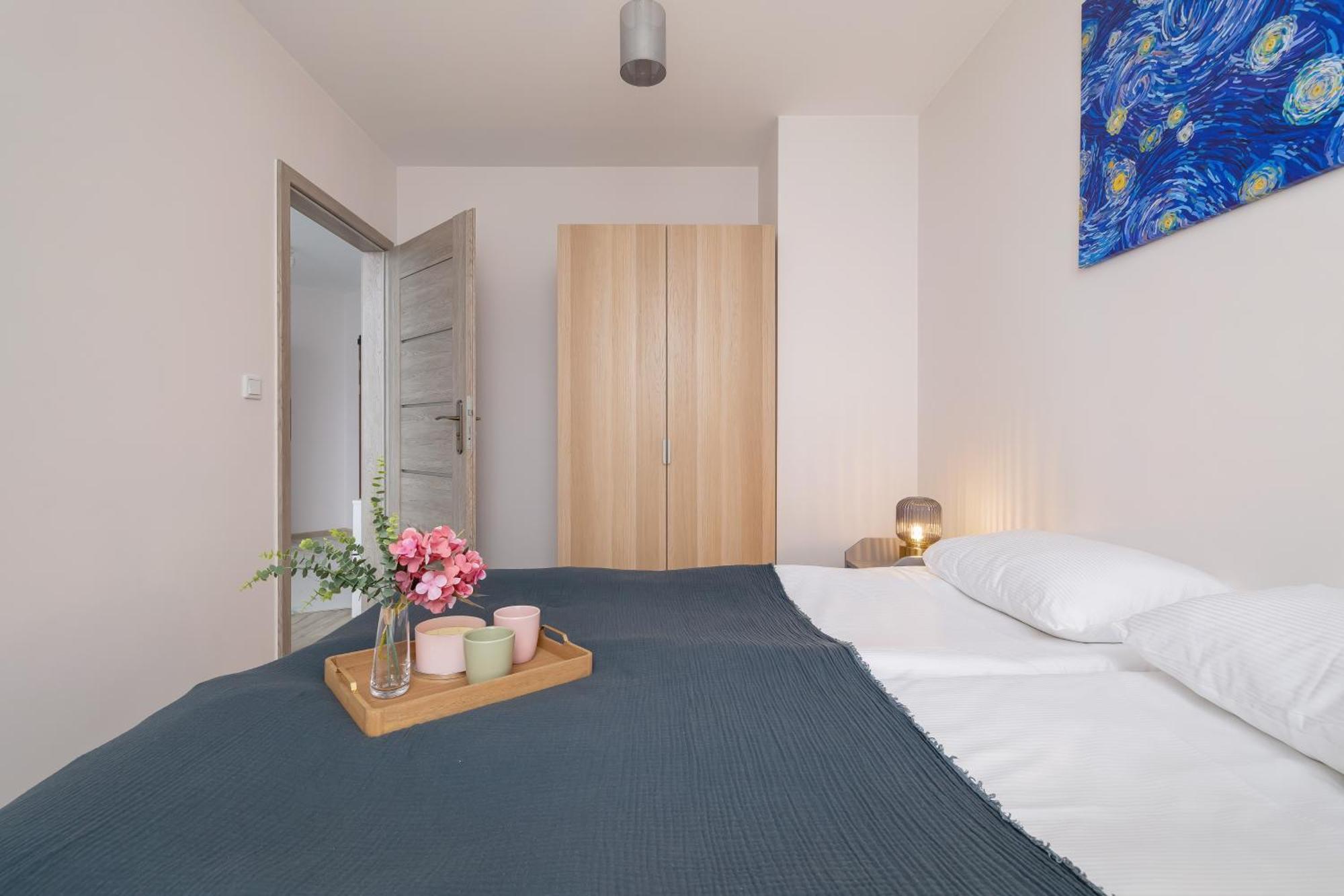 Cozy Apartments Laszkiewicza With Parking By Noclegi Renters Krakow Bagian luar foto