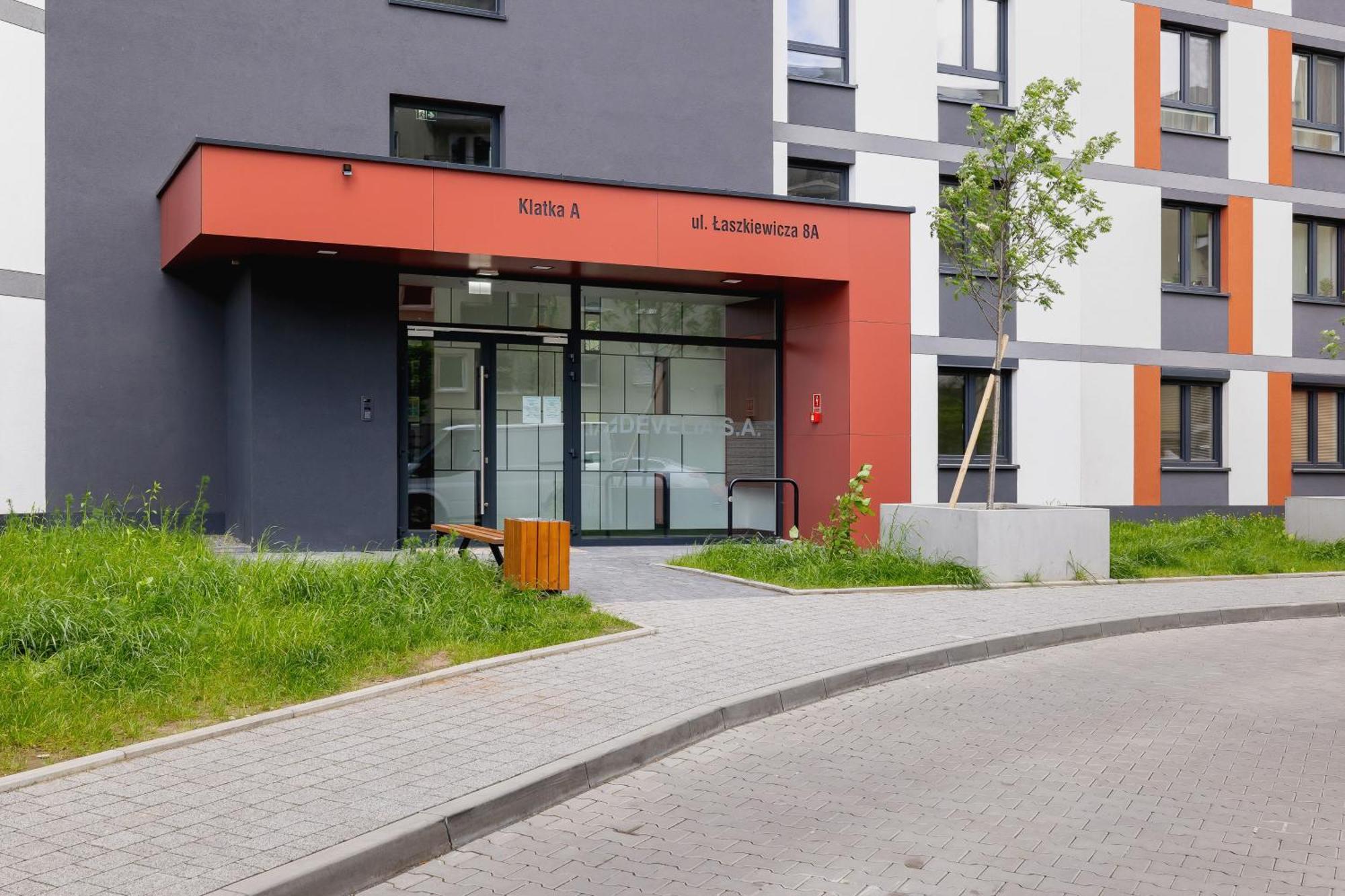 Cozy Apartments Laszkiewicza With Parking By Noclegi Renters Krakow Bagian luar foto